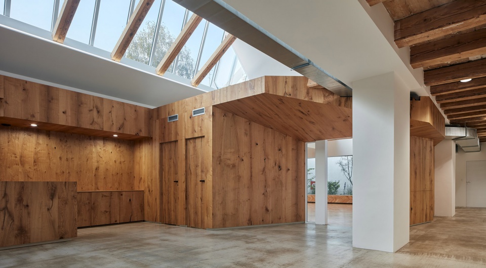Yoga Garden Art Gallery Brno by RO AR Szymon Rozwalka architects