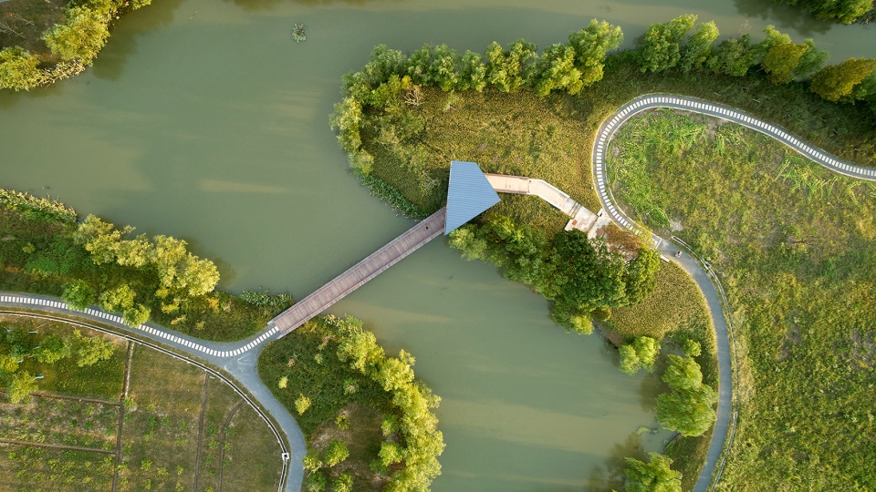 pedestrian bridge of tan jiawan agricultural site park in wuzhen by atelier beeeed zhejiang af university landscape architecture institute