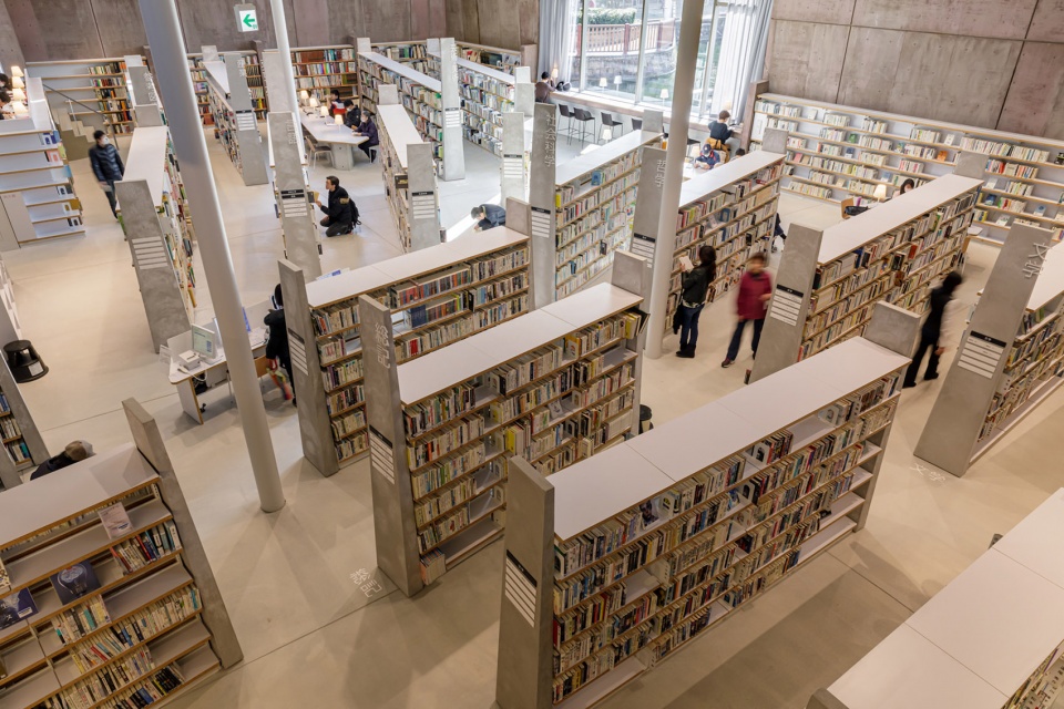 Matsubara Civic Library by MARU architecture