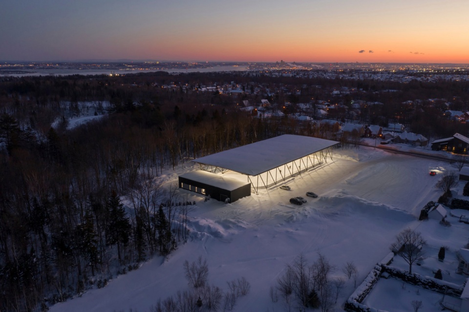 Parc des Saphirs skating rink by ABCP architecture