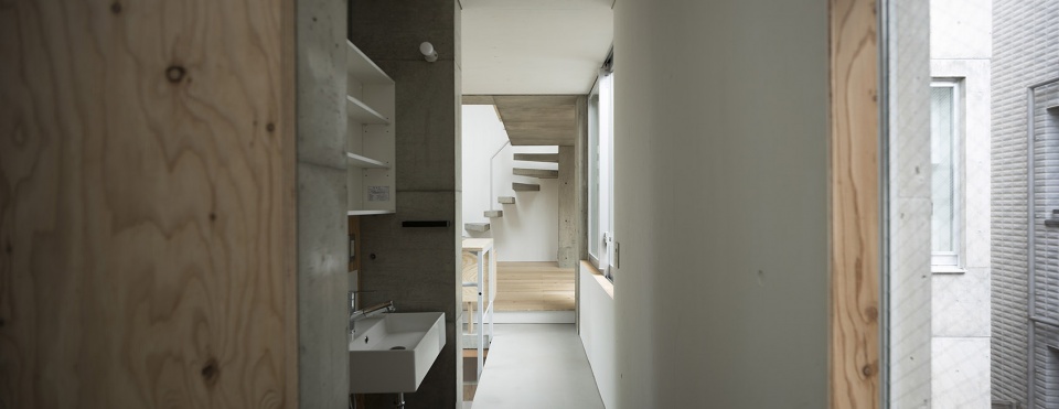 House in Kamiikebukuro by UmbreArchitects