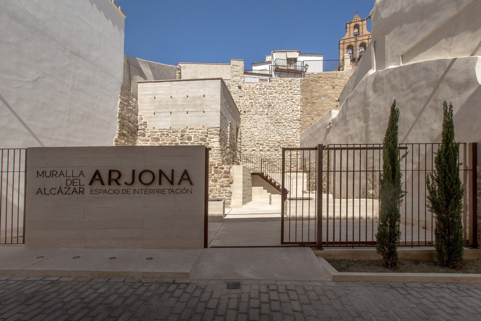 Interpretation Space of the Alazar Wall of Arjona Mensulae