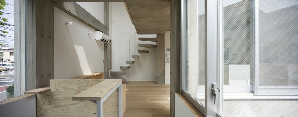 House in Kamiikebukuro by UmbreArchitects