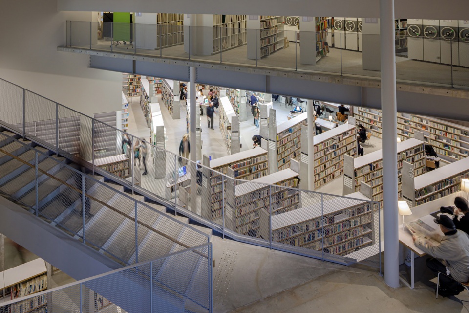 Matsubara Civic Library by MARU architecture