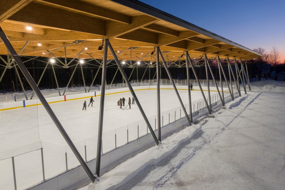 Parc des Saphirs skating rink by ABCP architecture