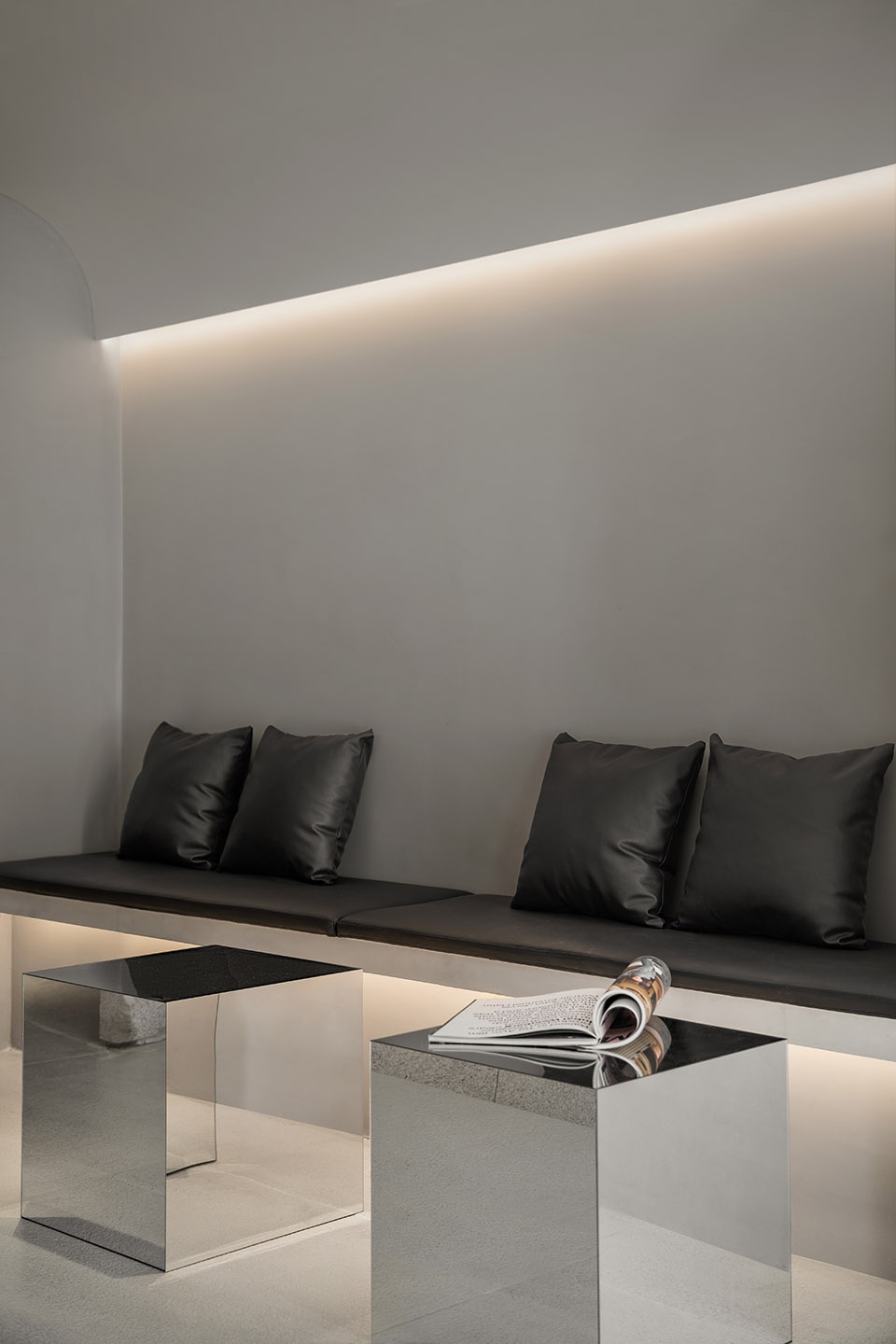 Roy clothing store China by MOOTHAN DESIGN