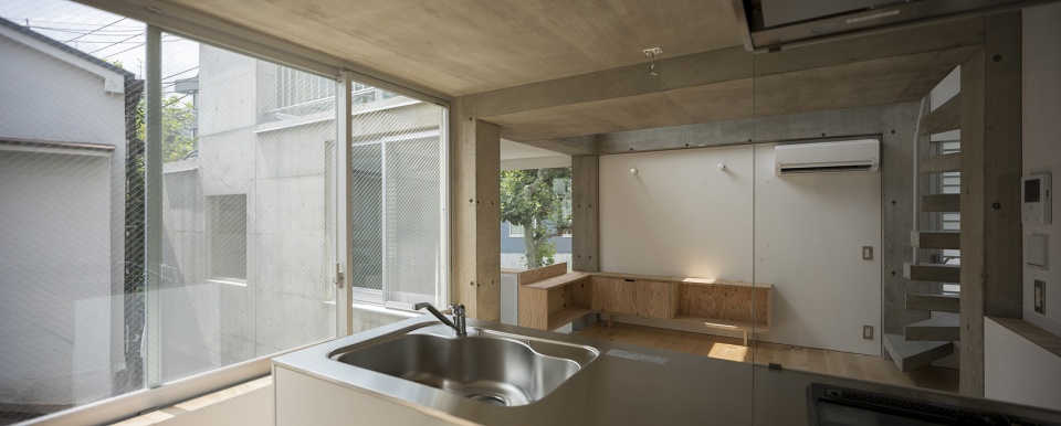 House in Kamiikebukuro by UmbreArchitects