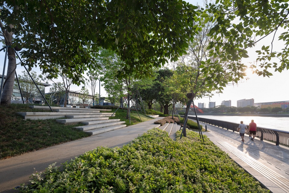 dongguan three rivers and six banks waterfront demonstration section project phase i project longwan section by dongda shenzhen design co...