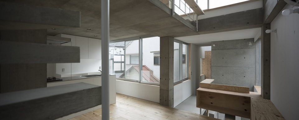 House in Kamiikebukuro by UmbreArchitects