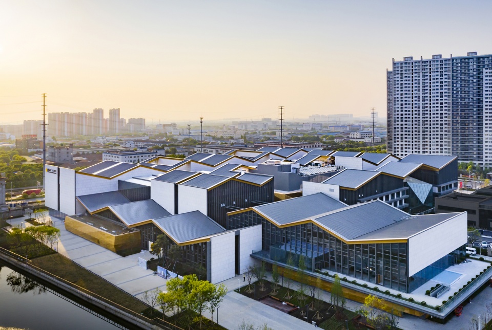 Suzhou Second Workers Cultural Palace by ARTS Group Co Ltd