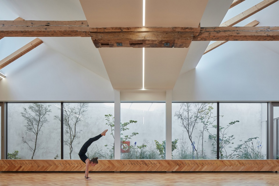Yoga Garden Art Gallery Brno by RO AR Szymon Rozwalka architects