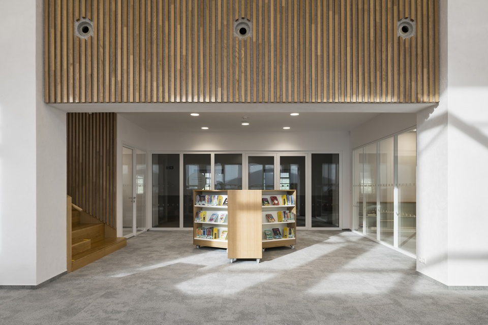 innovation and education center of international school of prague by studio perspektiv