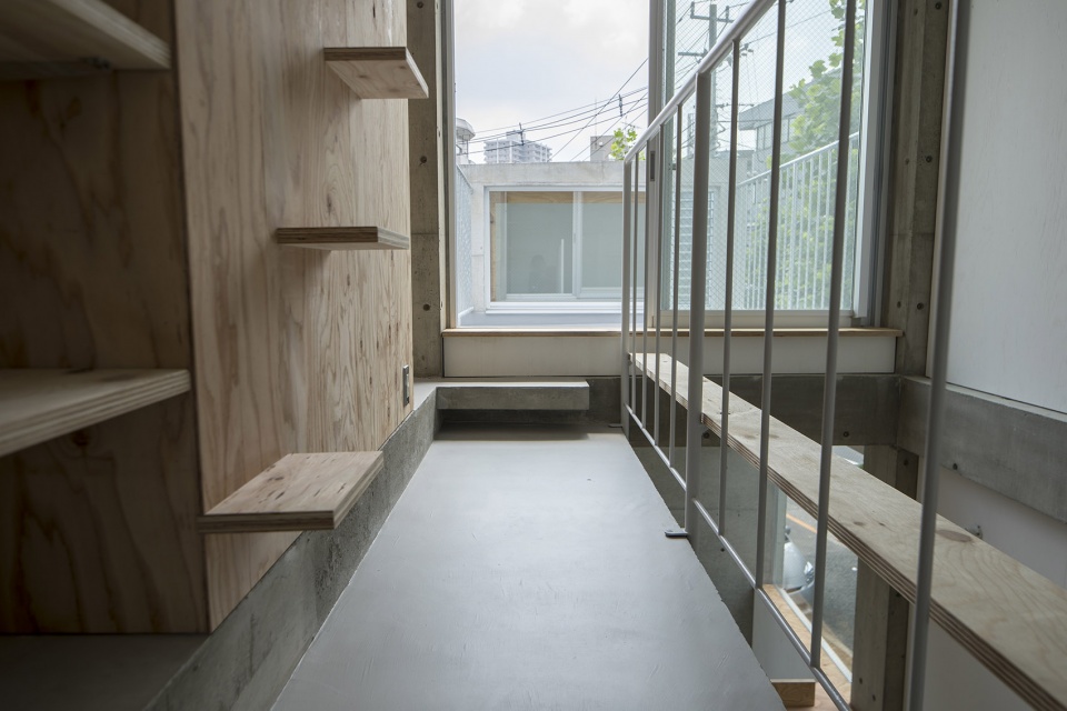 House in Kamiikebukuro by UmbreArchitects