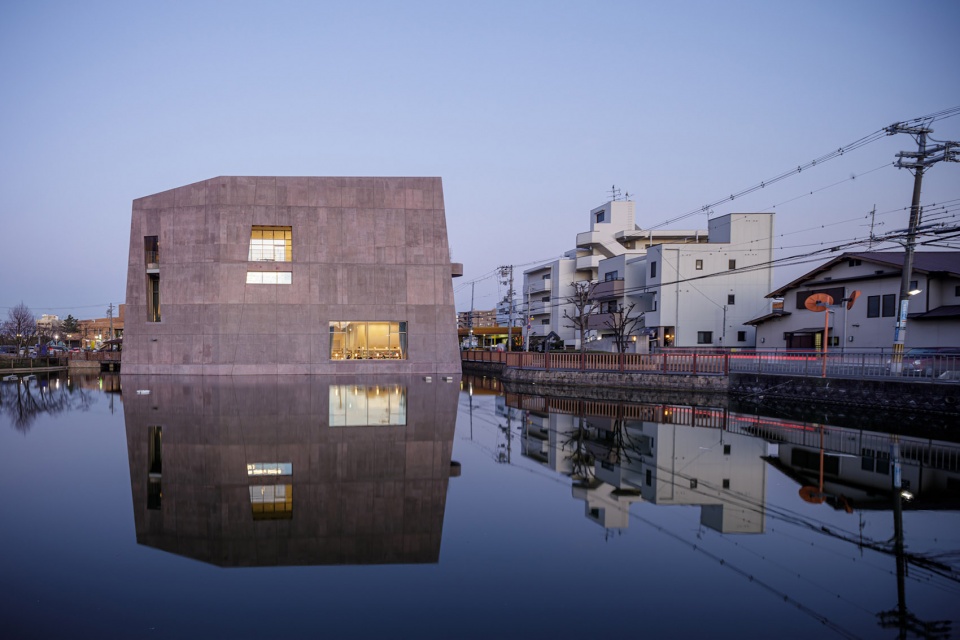 Matsubara Civic Library by MARU architecture