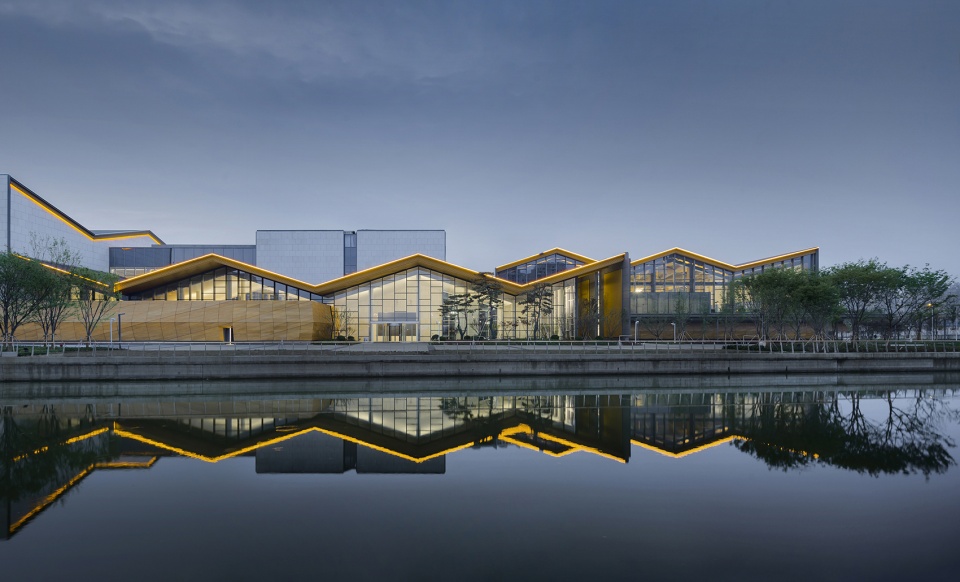 Suzhou Second Workers Cultural Palace by ARTS Group Co Ltd