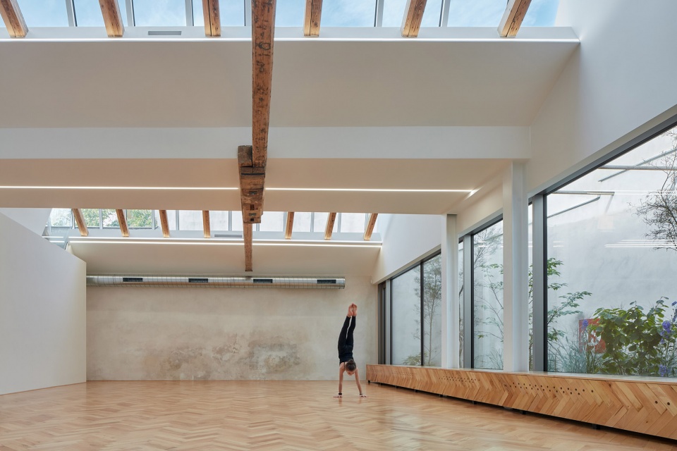Yoga Garden Art Gallery Brno by RO AR Szymon Rozwalka architects