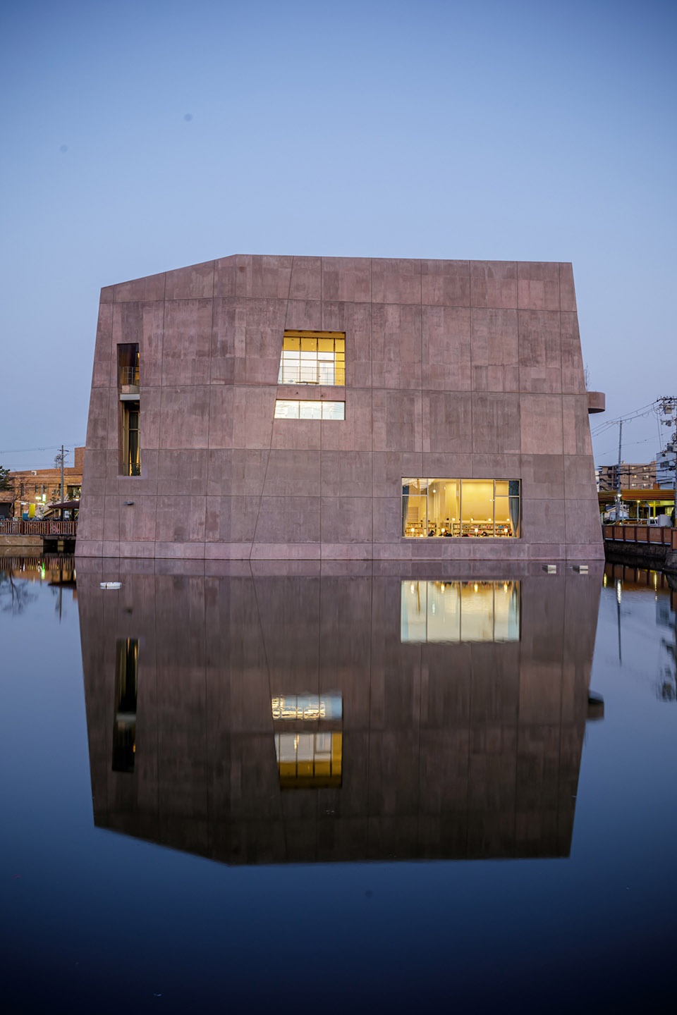 Matsubara Civic Library by MARU architecture