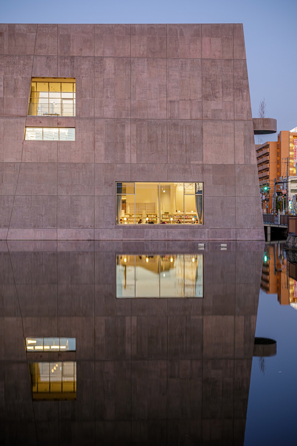 Matsubara Civic Library by MARU architecture