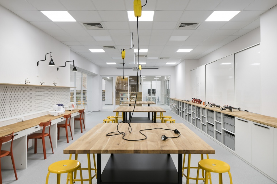 innovation and education center of international school of prague by studio perspektiv