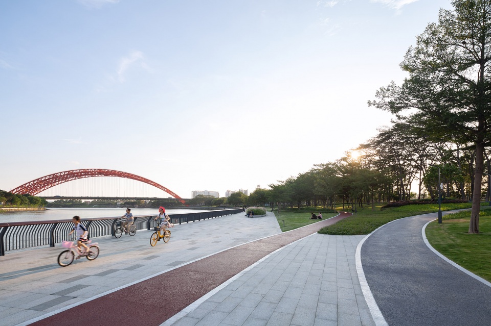 dongguan three rivers and six banks waterfront demonstration section project phase i project longwan section by dongda shenzhen design co...