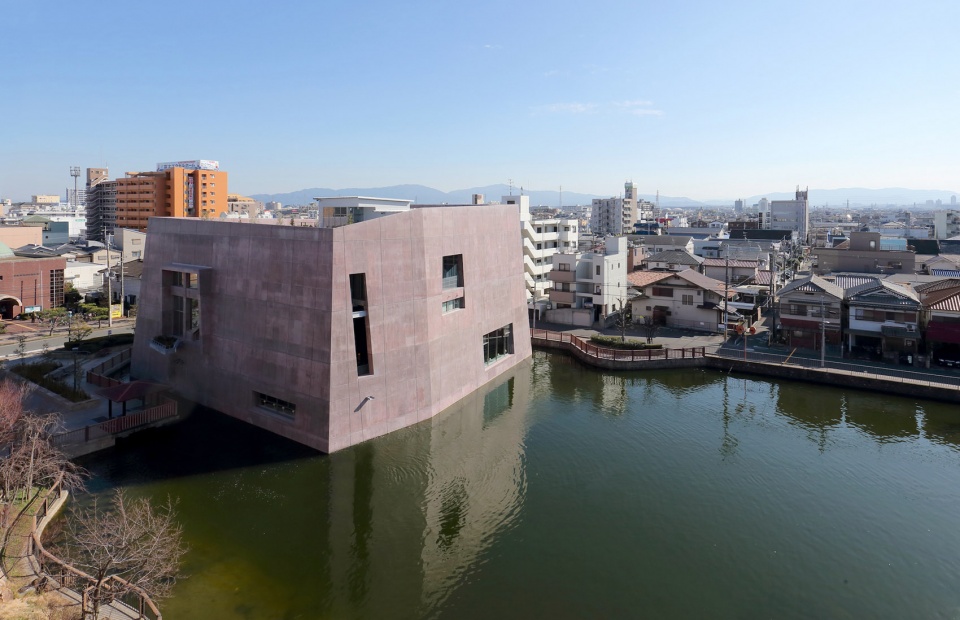 Matsubara Civic Library by MARU architecture
