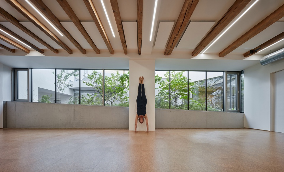 Yoga Garden Art Gallery Brno by RO AR Szymon Rozwalka architects