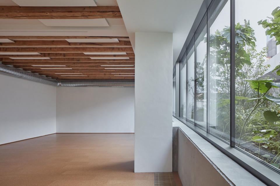 Yoga Garden Art Gallery Brno by RO AR Szymon Rozwalka architects