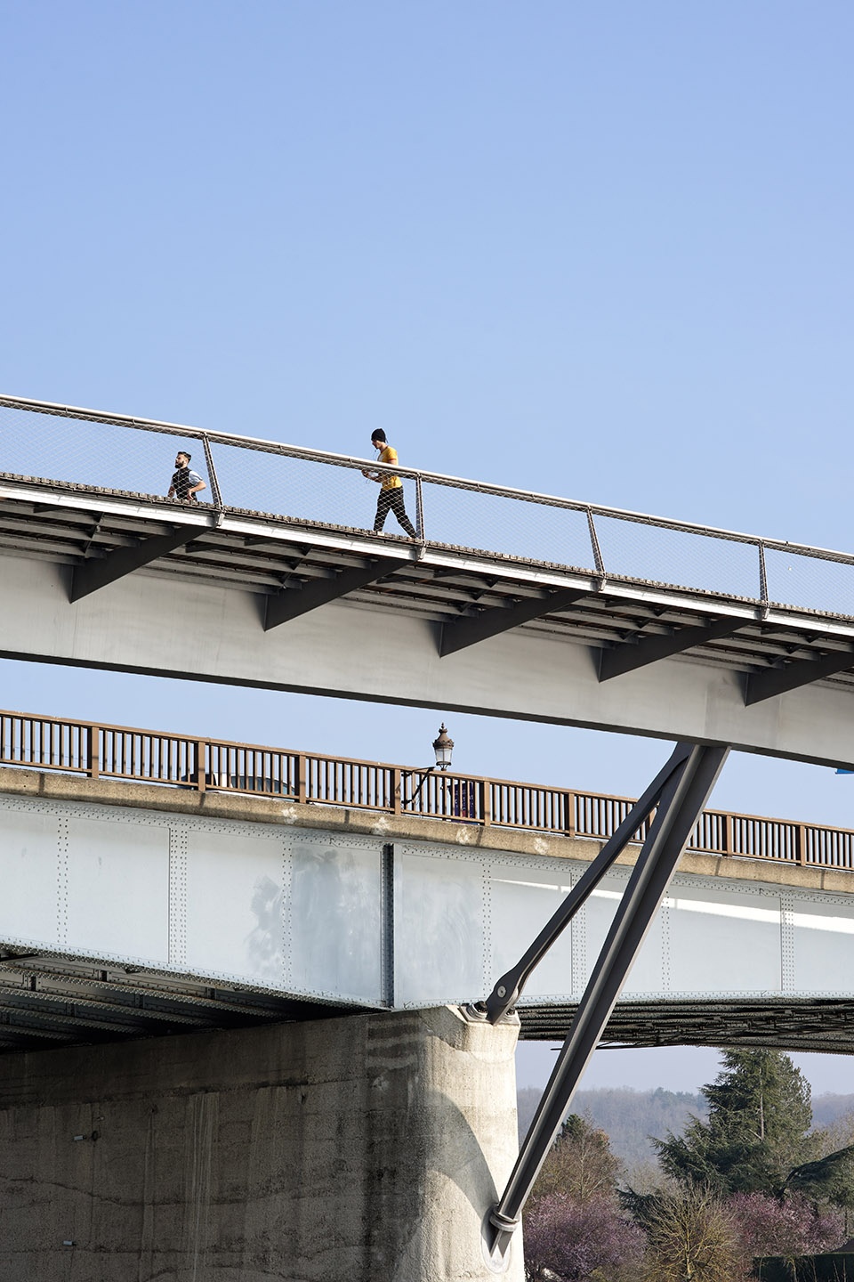 footbridges over the seine river for pedestrians and cyclists by dietmar feichtinger architectes