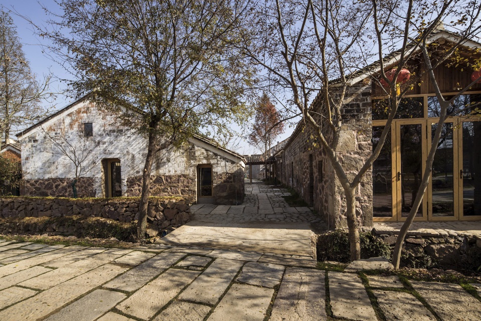 Public space regeneration at the entrance of Lixiang Village by ATA