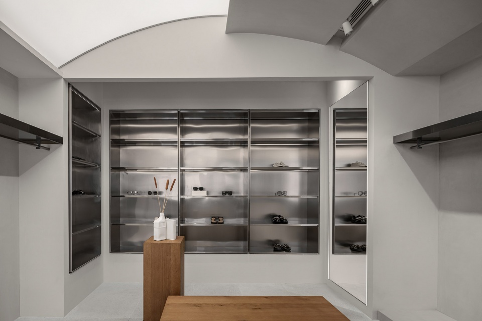 Roy clothing store China by MOOTHAN DESIGN