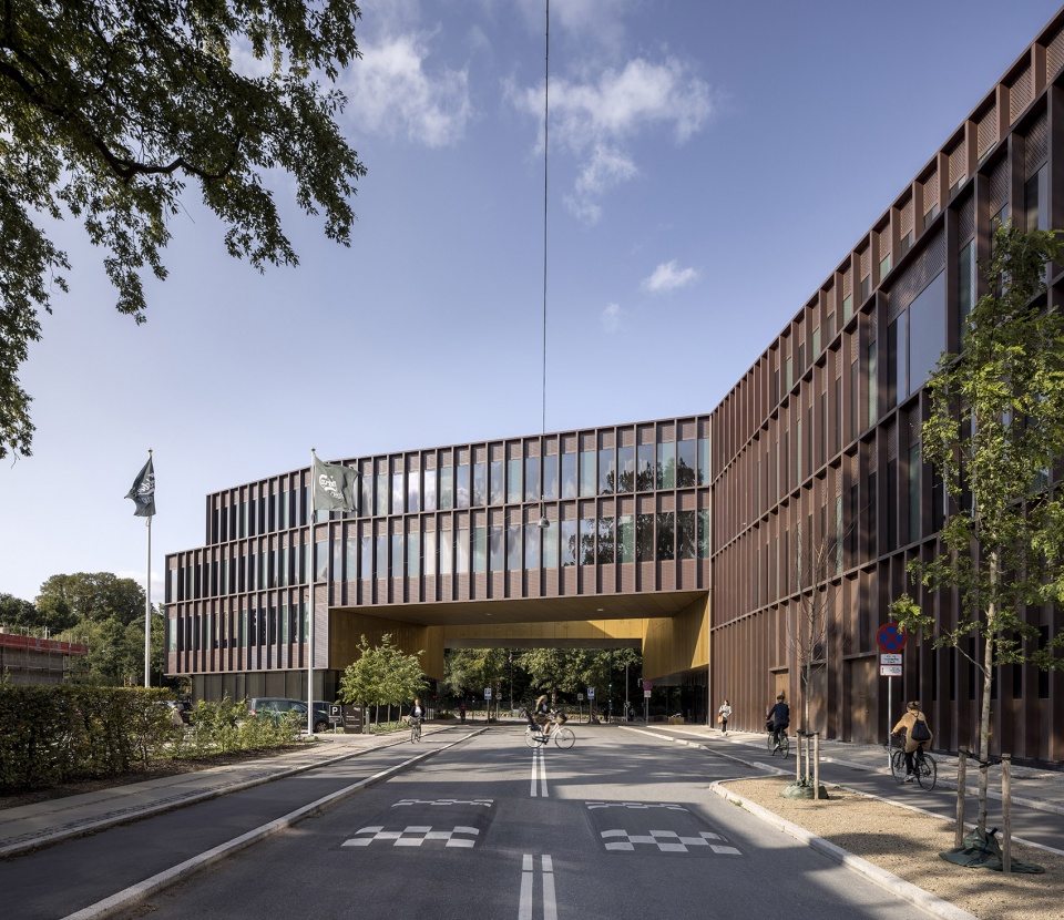 carlsberg central office by cf moller architects