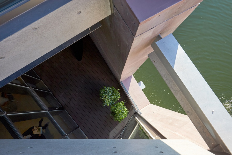 Matsubara Civic Library by MARU architecture