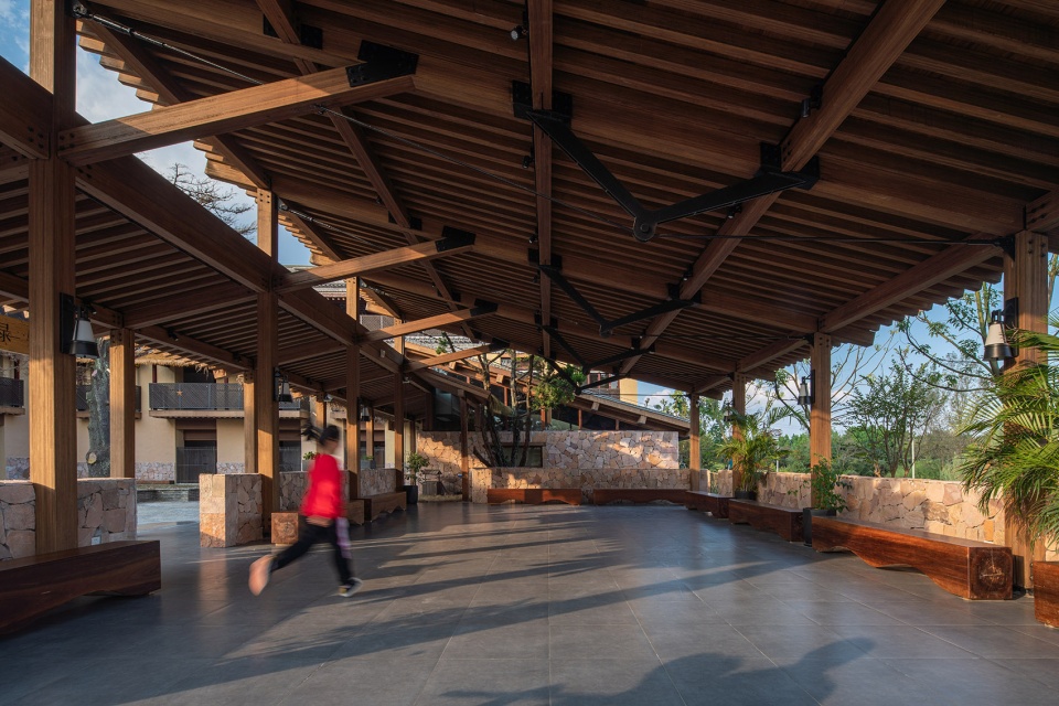 Public space regeneration at the entrance of Lixiang Village by ATA