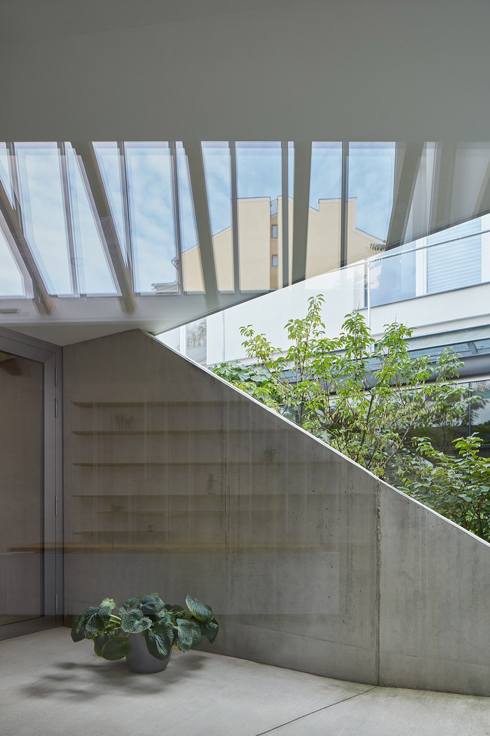 Yoga Garden Art Gallery Brno by RO AR Szymon Rozwalka architects