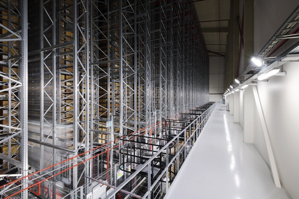 new headquarters and logistics centre for mascot international by cf moller architects