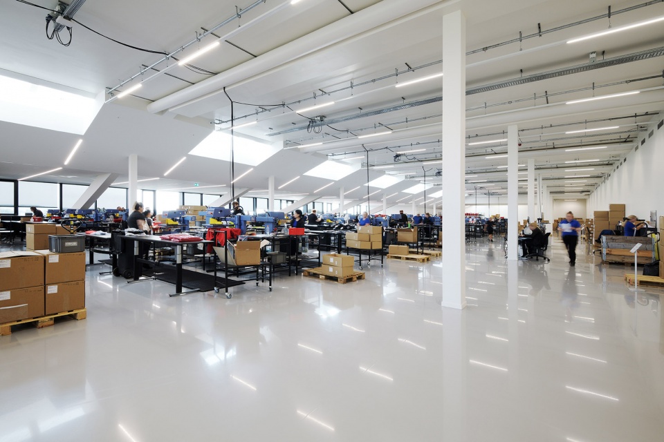 new headquarters and logistics centre for mascot international by cf moller architects