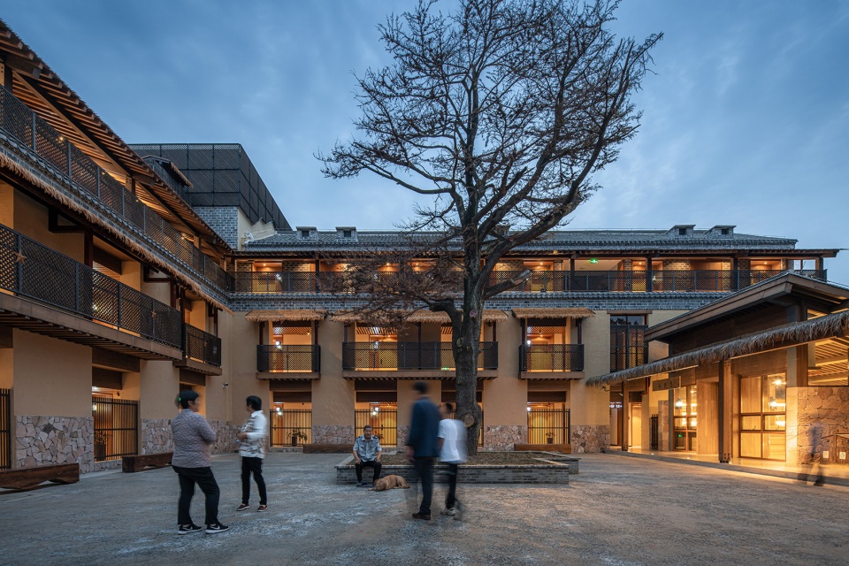 Public space regeneration at the entrance of Lixiang Village by ATA