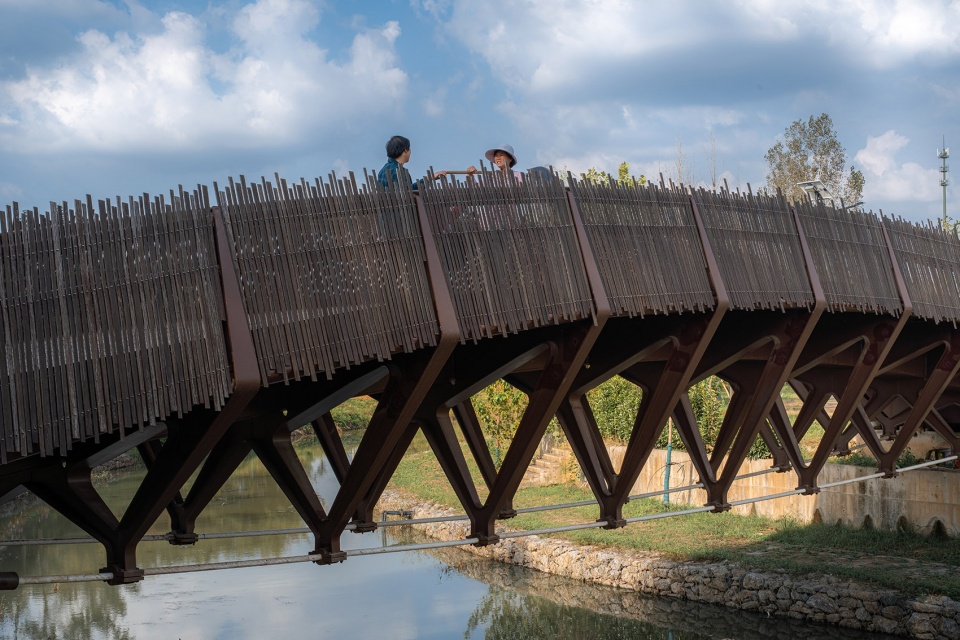 Public space regeneration at the entrance of Lixiang Village by ATA