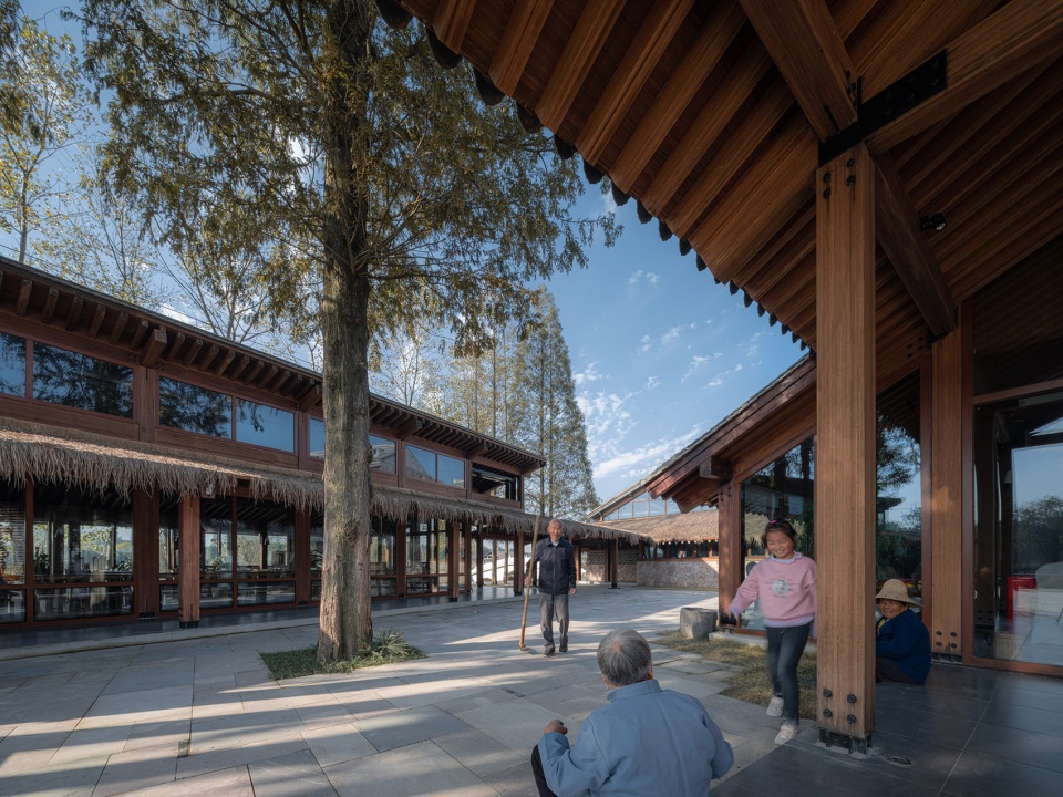 Public space regeneration at the entrance of Lixiang Village by ATA