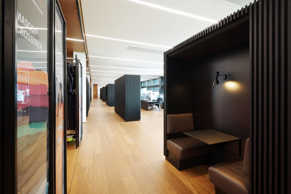 new headquarters and logistics centre for mascot international by cf moller architects