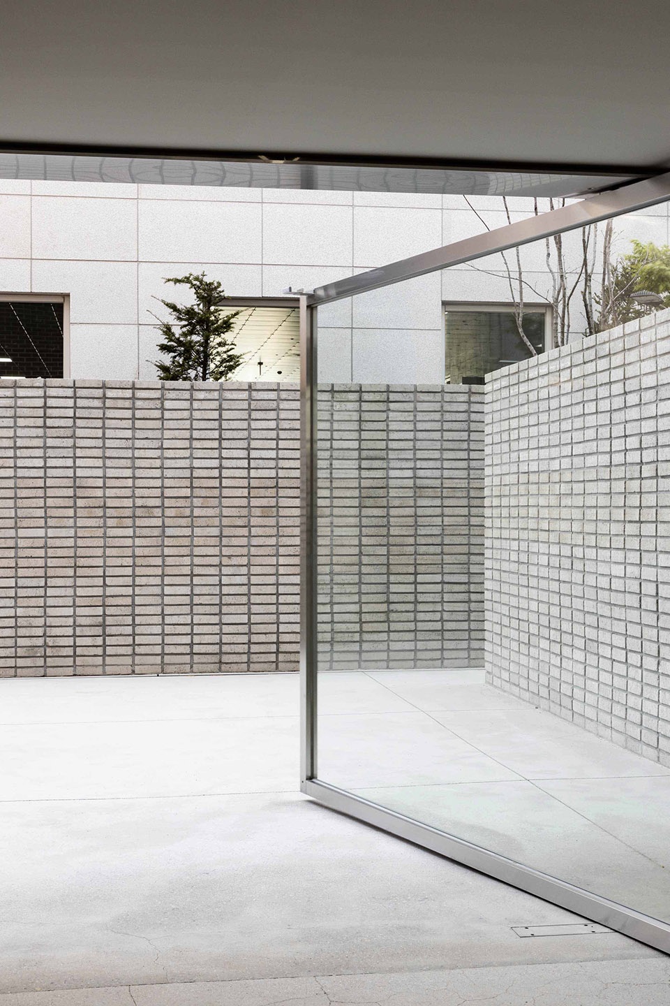 monoha shop cafe and gallery by creative studio unravel