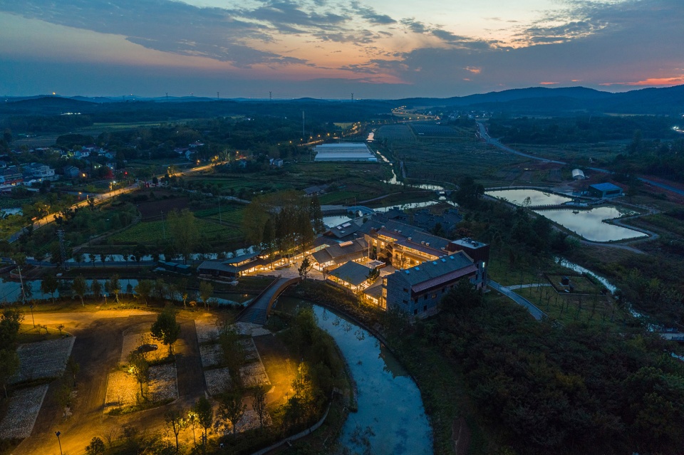 Public space regeneration at the entrance of Lixiang Village by ATA