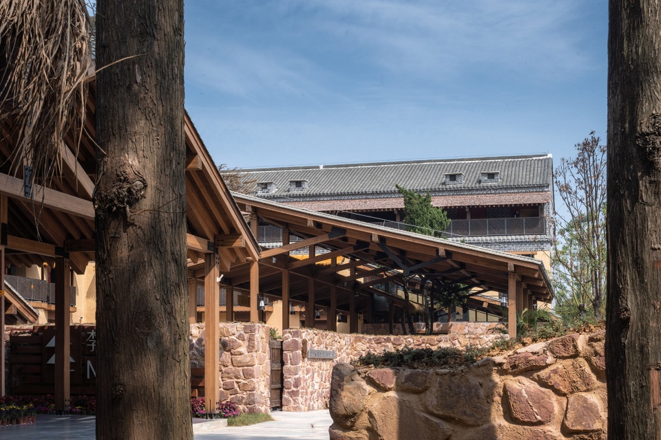 Public space regeneration at the entrance of Lixiang Village by ATA