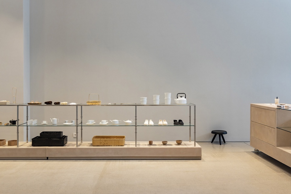 monoha shop cafe and gallery by creative studio unravel