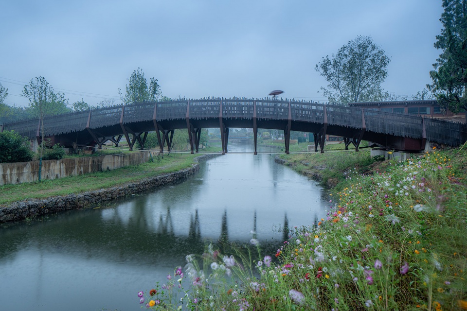 Public space regeneration at the entrance of Lixiang Village by ATA