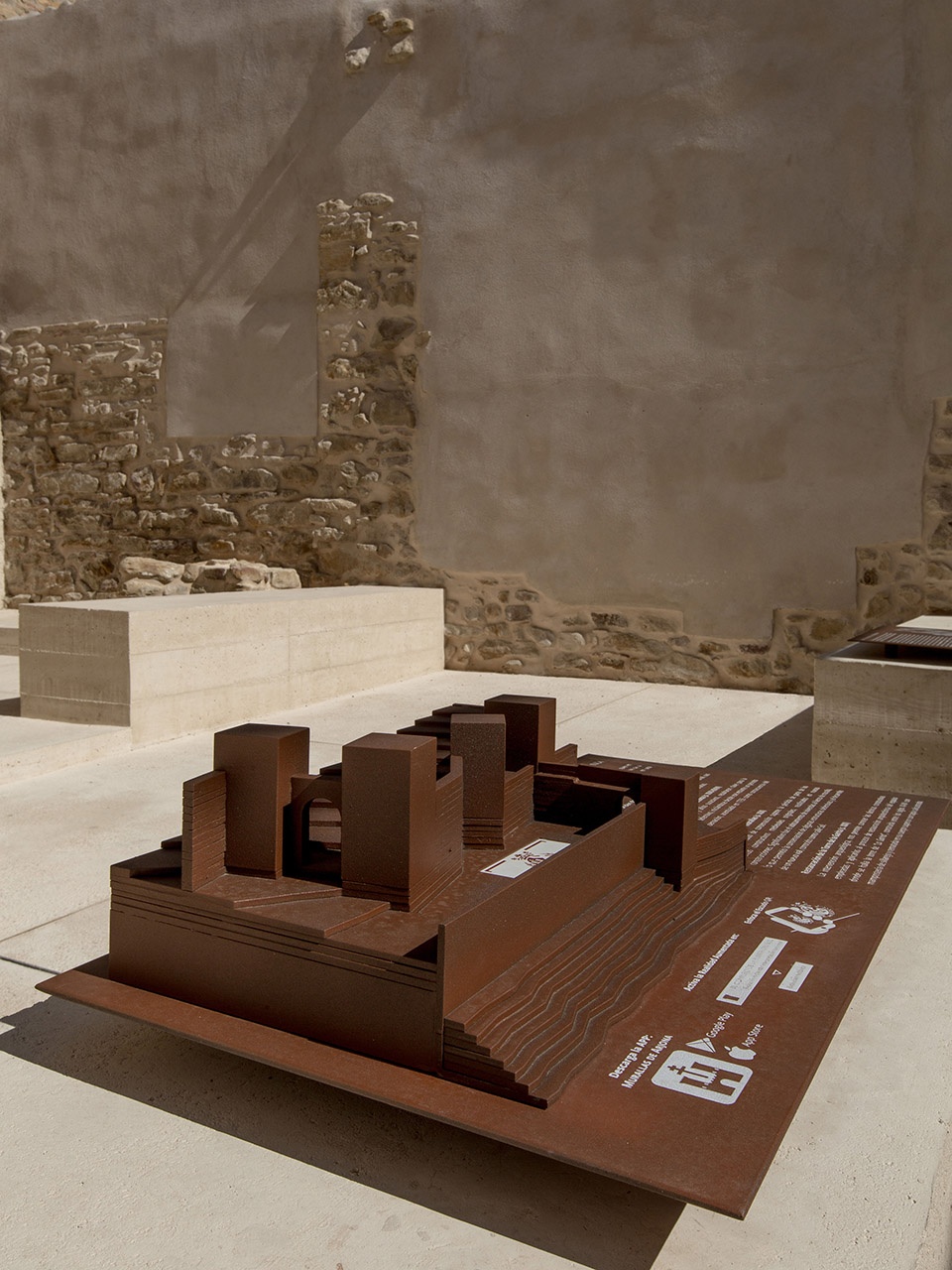 Interpretation Space of the Alazar Wall of Arjona Mensulae