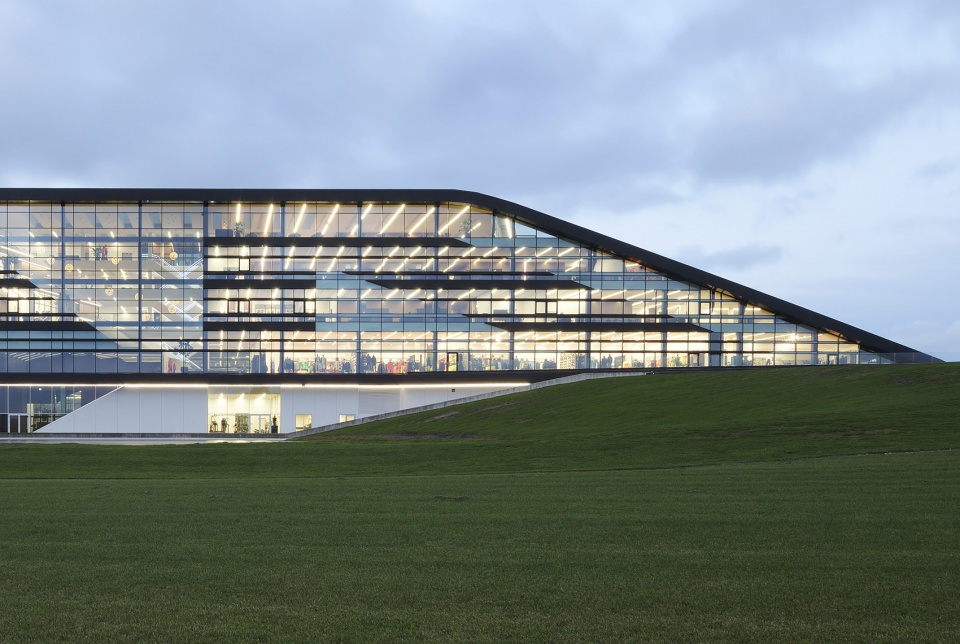 new headquarters and logistics centre for mascot international by cf moller architects