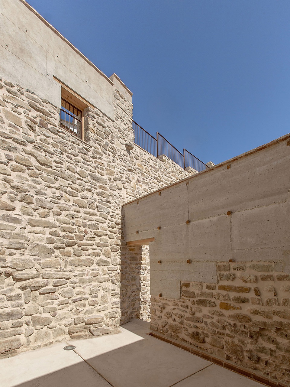 Interpretation Space of the Alazar Wall of Arjona Mensulae