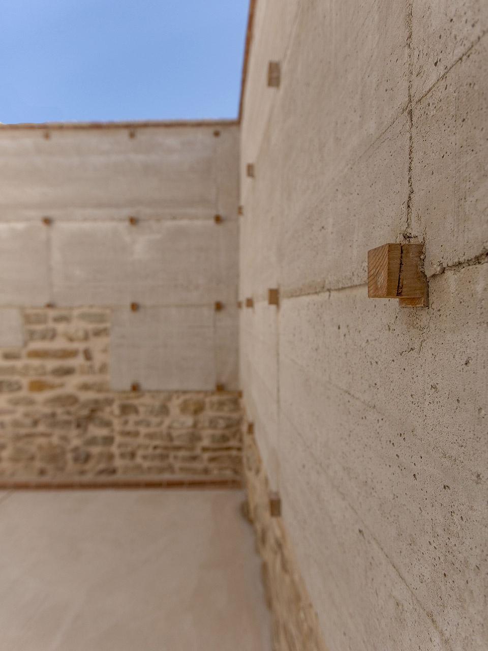 Interpretation Space of the Alazar Wall of Arjona Mensulae