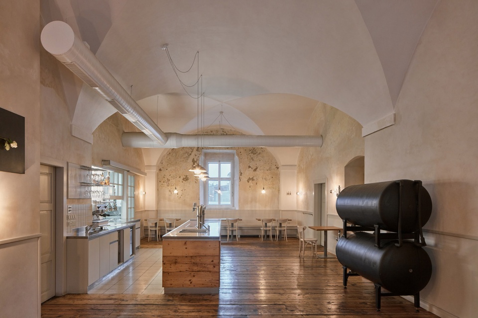 three roses baroque restaurant prague by adr